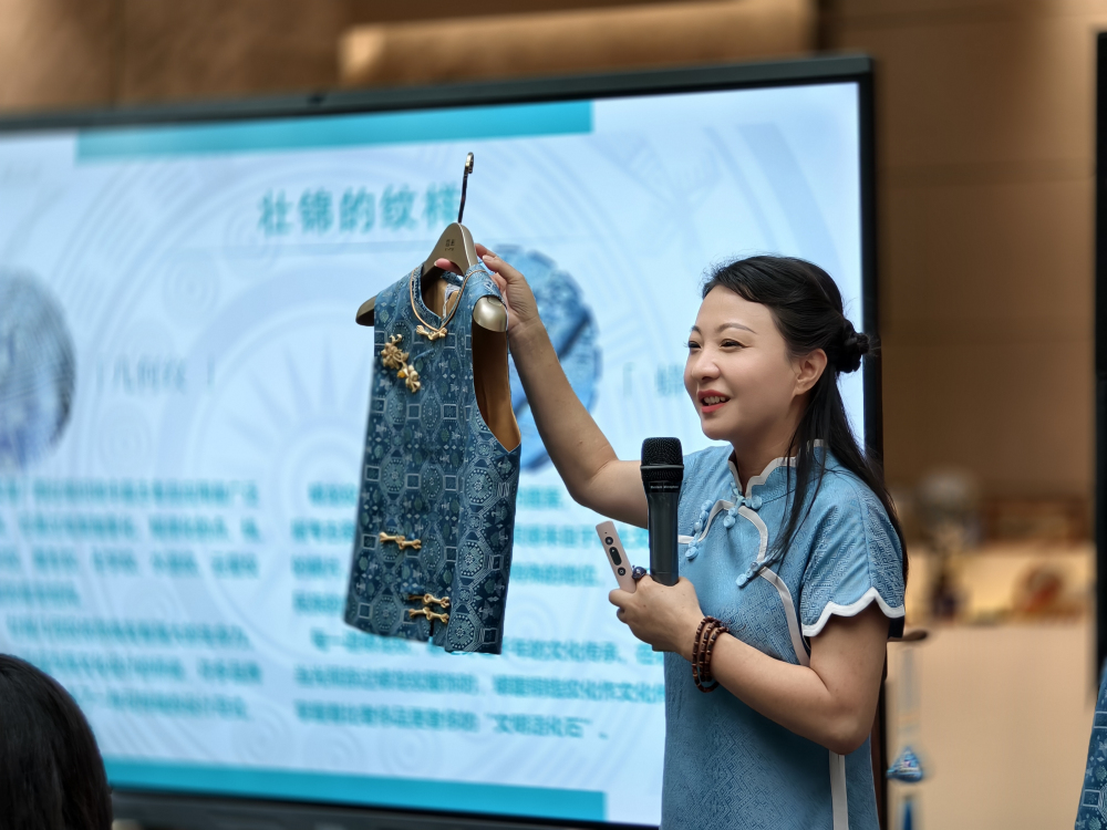 壯錦活化研究獲智庫收錄 廣西非遺品牌探索出海新路徑