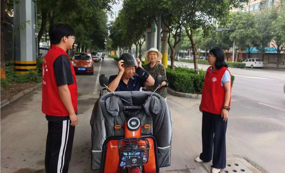 山西臨猗開展道路交通安全勸導志願服務活動