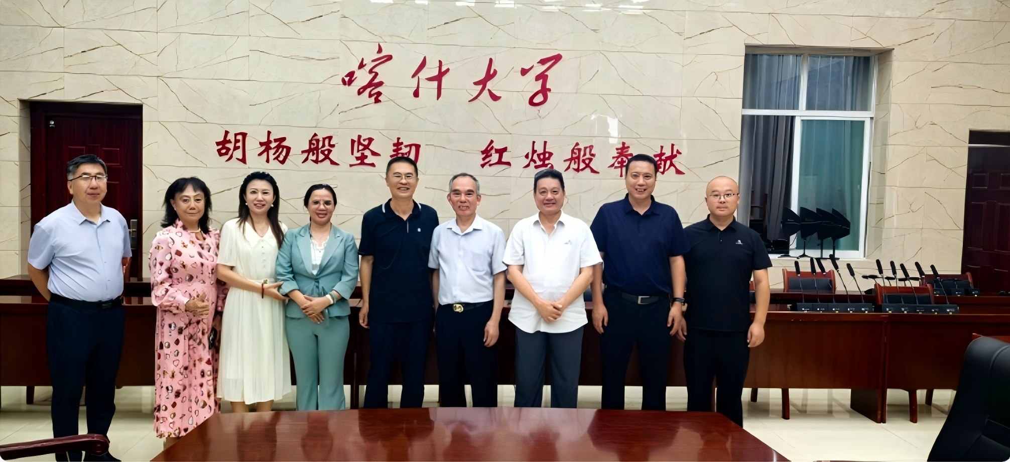 走進祖國向西開放熱土 共探「一帶一路」產學研用新方向——港深考察團赴喀什大學調研交流