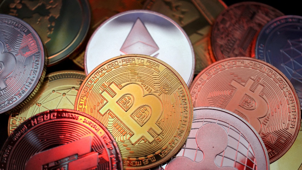 比特幣重返7萬美元上方 加密貨幣市場集體狂歡