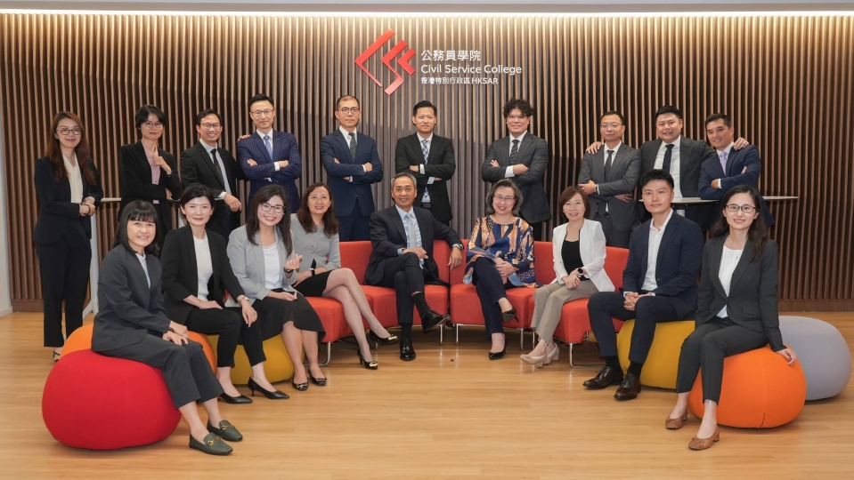15名高級公務員將赴京全年學習 楊何蓓茵冀學員用好學習機會