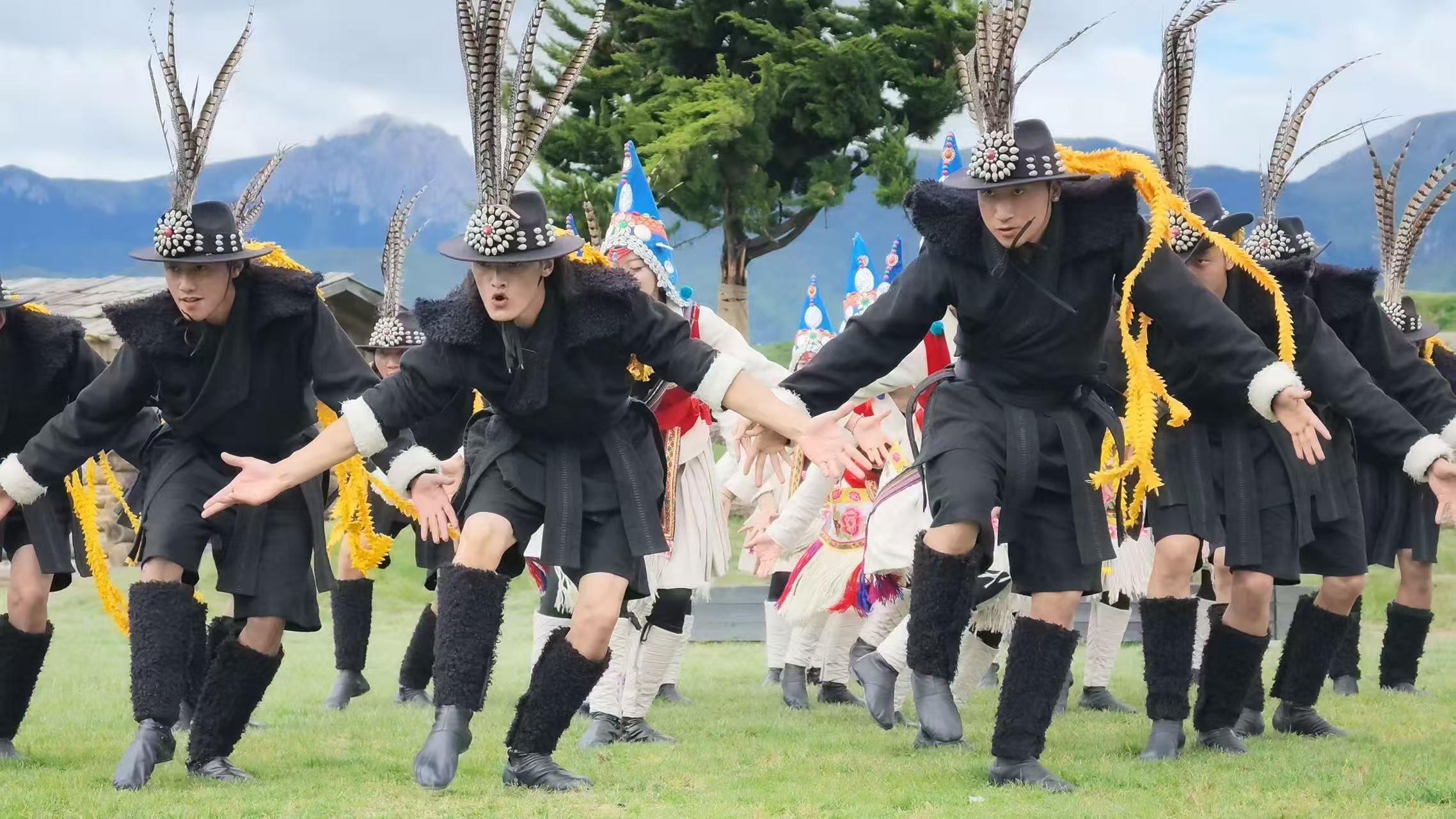 踏歌雪山 舞动千年——國家級非遺「阿尺木刮」在香格里拉解放村震撼上演
