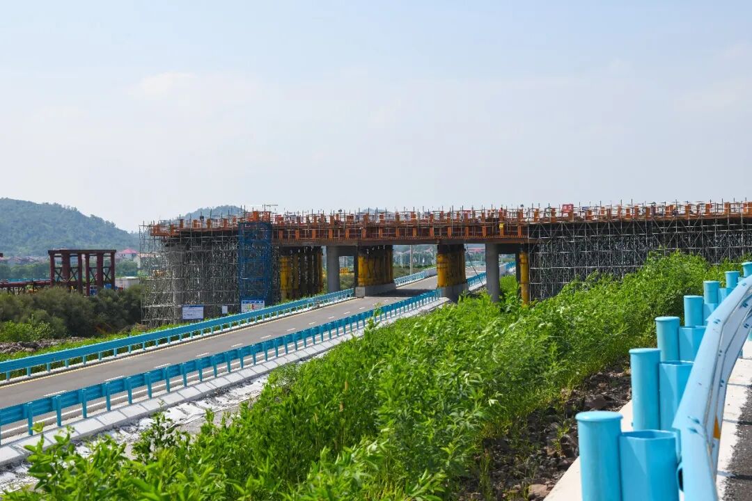 衝刺通車 機場高速二期刷新出行時空距離 梁子湖至花湖機場縮短 50 分鐘