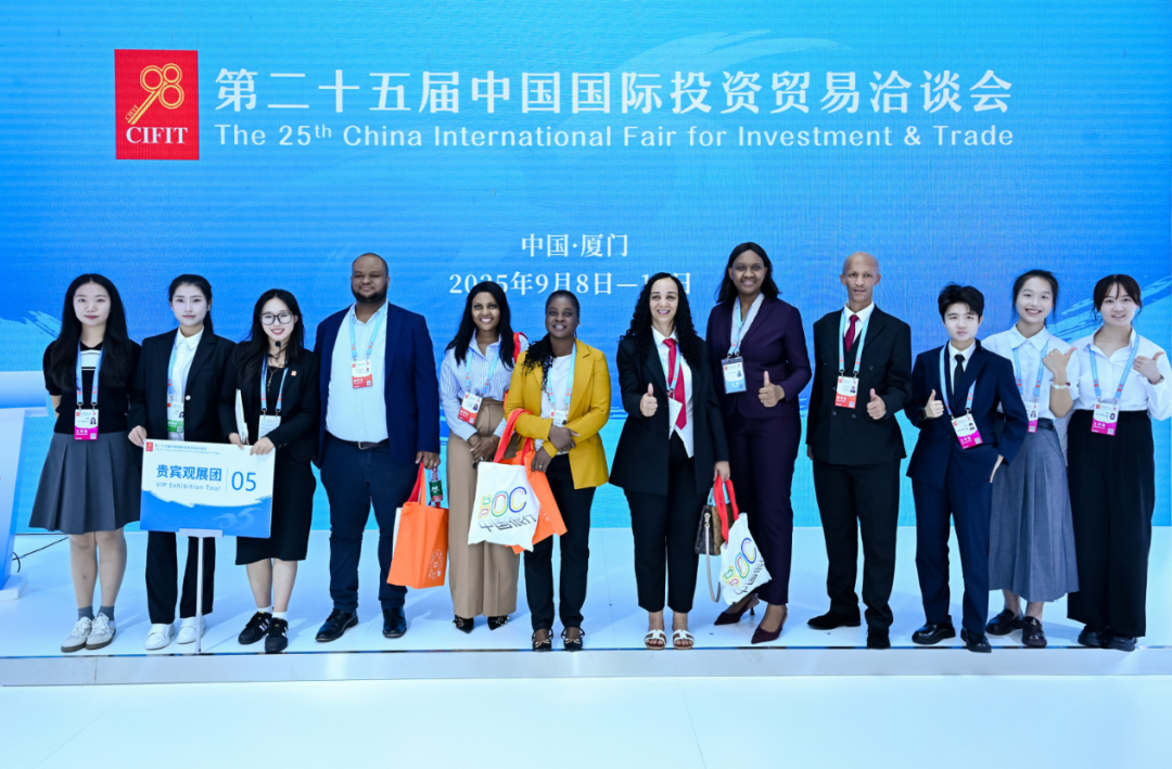 相聚9·8共話機遇|服務升級！第二十六屆投洽會導覽小組全力護航參觀體驗