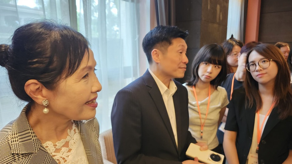 謝振中：部分社交平台已過氣 開Threads與否由各部門自行決定