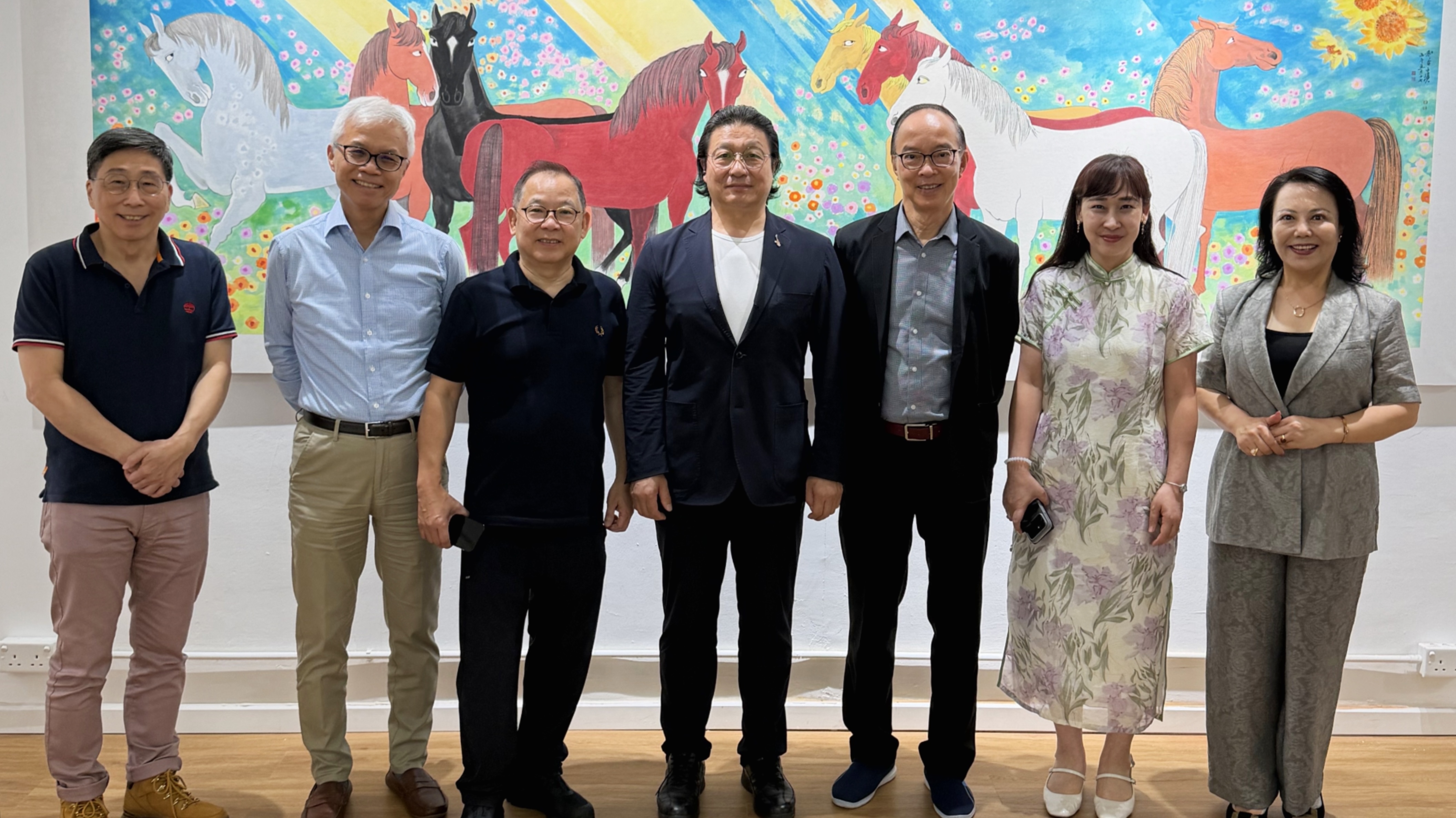 香港文藝界重要代表到訪境·美術館 與趙之境主席深度交流駿馬藝術創作