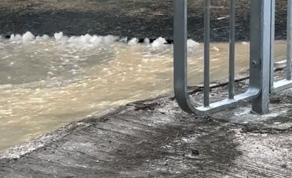 屯門屯利街水管滲漏 今晚11時後停水維修 爭取明午12時前復常