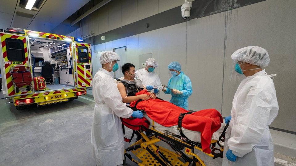 消防處於皇崗口岸演練深港救護車跨境病人交接 提升跨部門協作能力