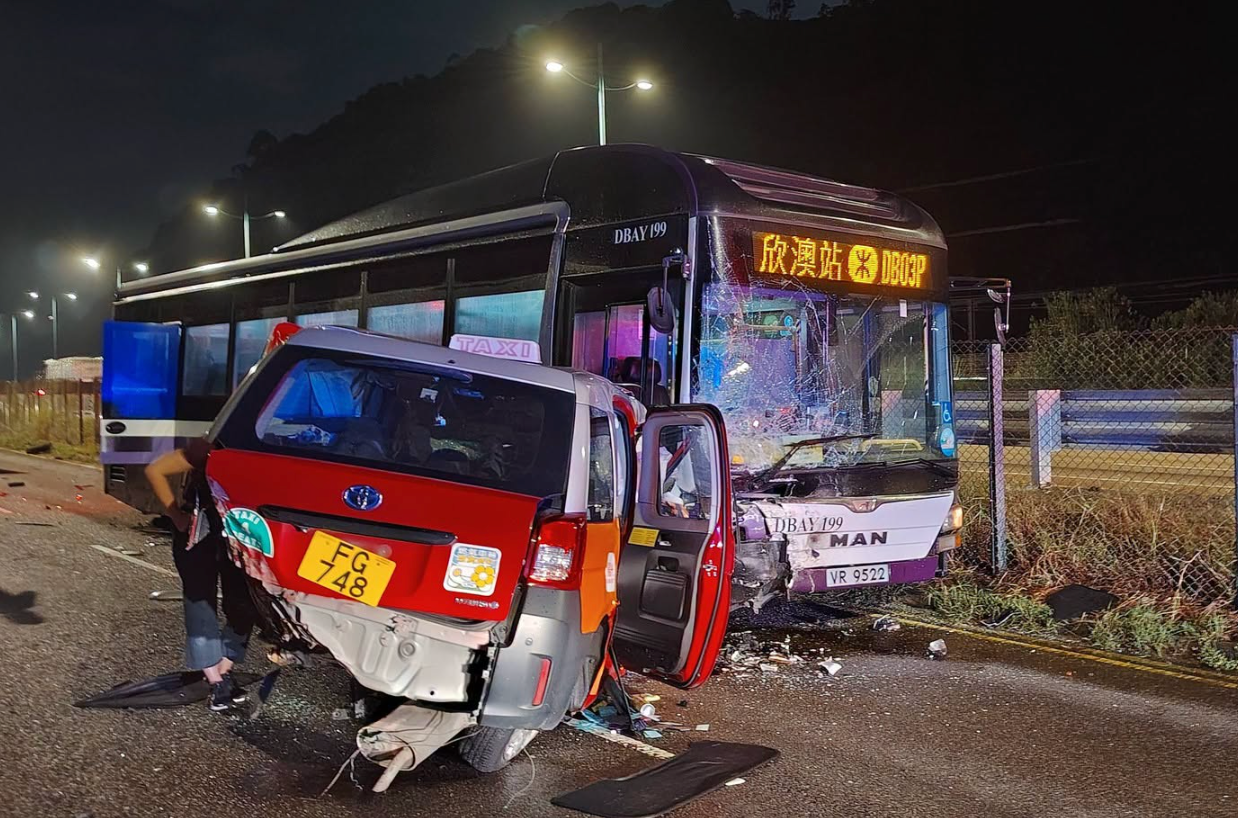 北大嶼山翔東路近欣澳3車相撞 釀1死11傷 的士司機昏迷送院不治