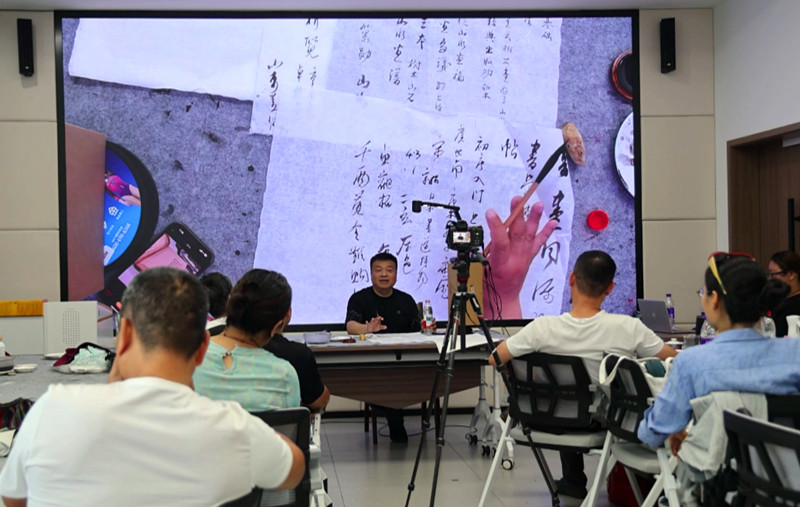 皖歙縣：賓虹故里品墨韻 彩墨歙州啟研學