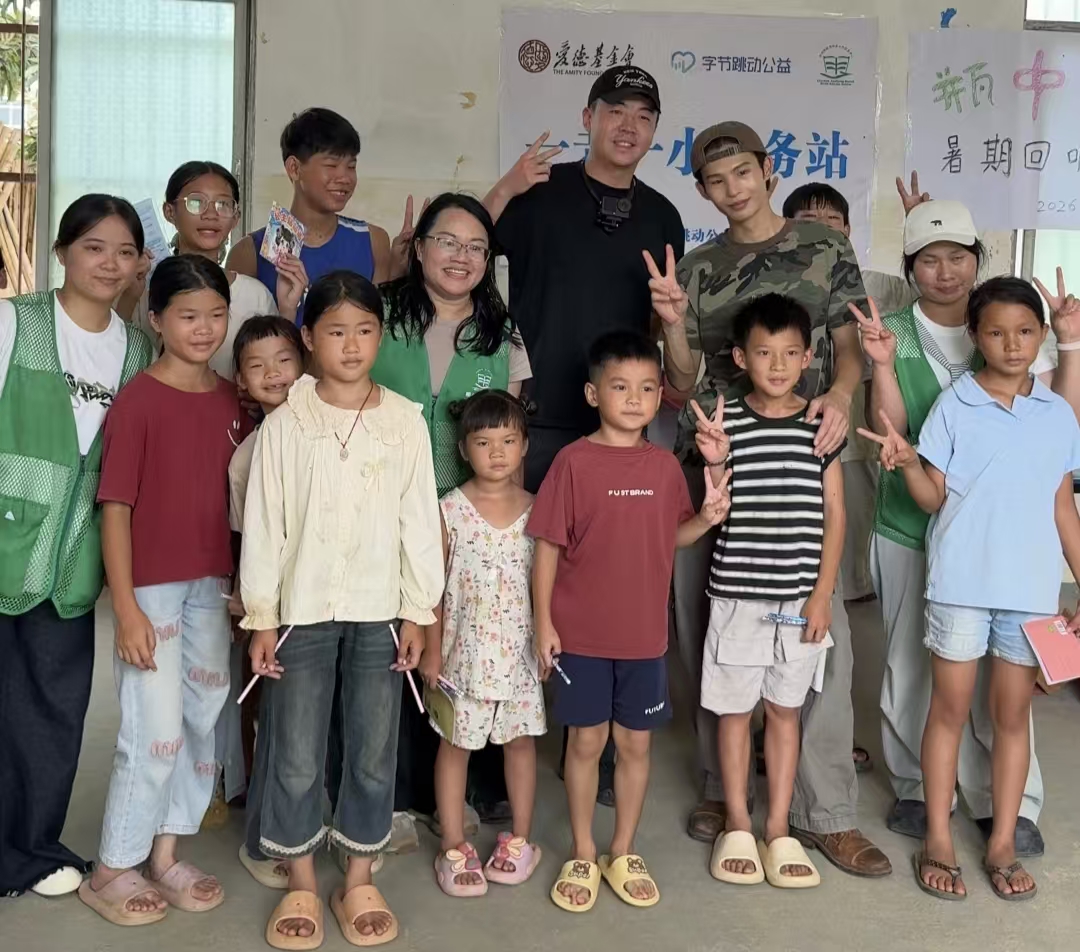 有片｜桑梓情深反哺故土｜橫州青年代表陸仙人回鄉開展災後慰問 助力茉莉之鄉重建家園