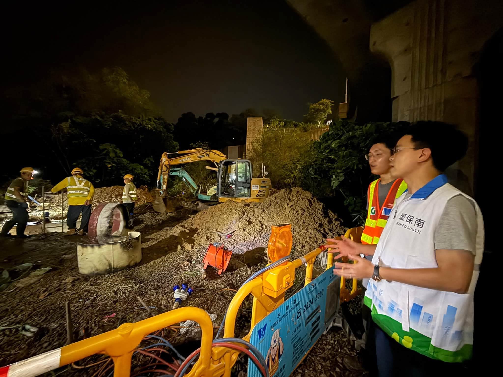 張美雄凌晨視察康城爆水管位置 促水務署加快更換老化水管