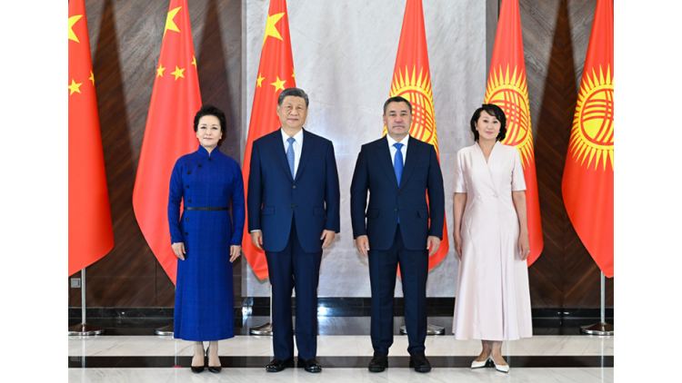 習近平同吉爾吉斯斯坦總統扎帕羅夫會談