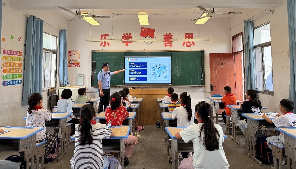 皖黟縣柯村鎮：警校聯動啟新程