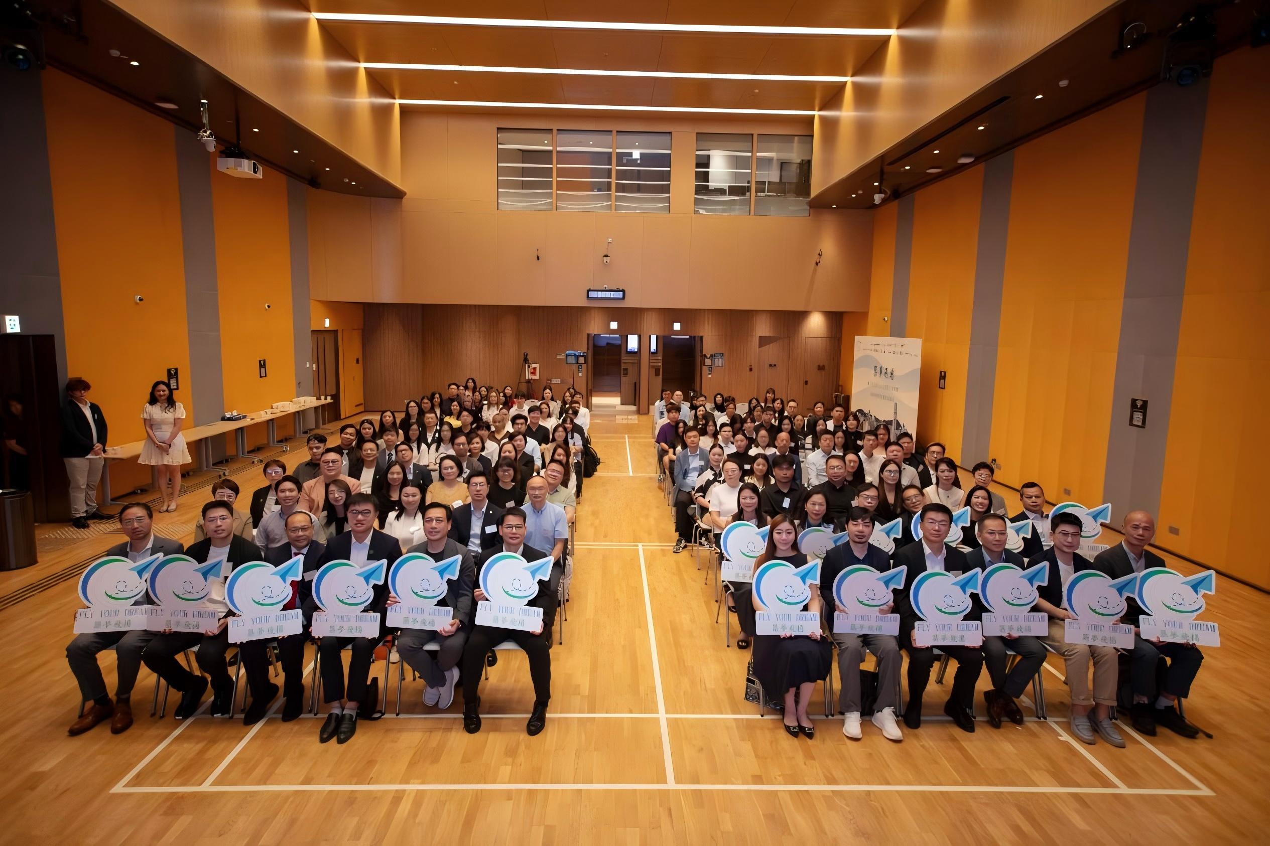 第三屆「築夢飛揚」香港青少年實習就業計劃結業禮成功舉行