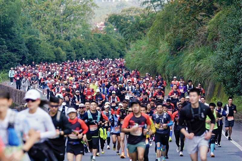 衝上光明頂贏萬元大獎!2026中國黃山國際登山大會開啟報名
