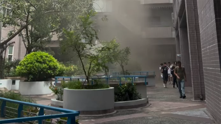 香港專業教育學院青衣分校有貨倉起火 400多人疏散 無人受傷