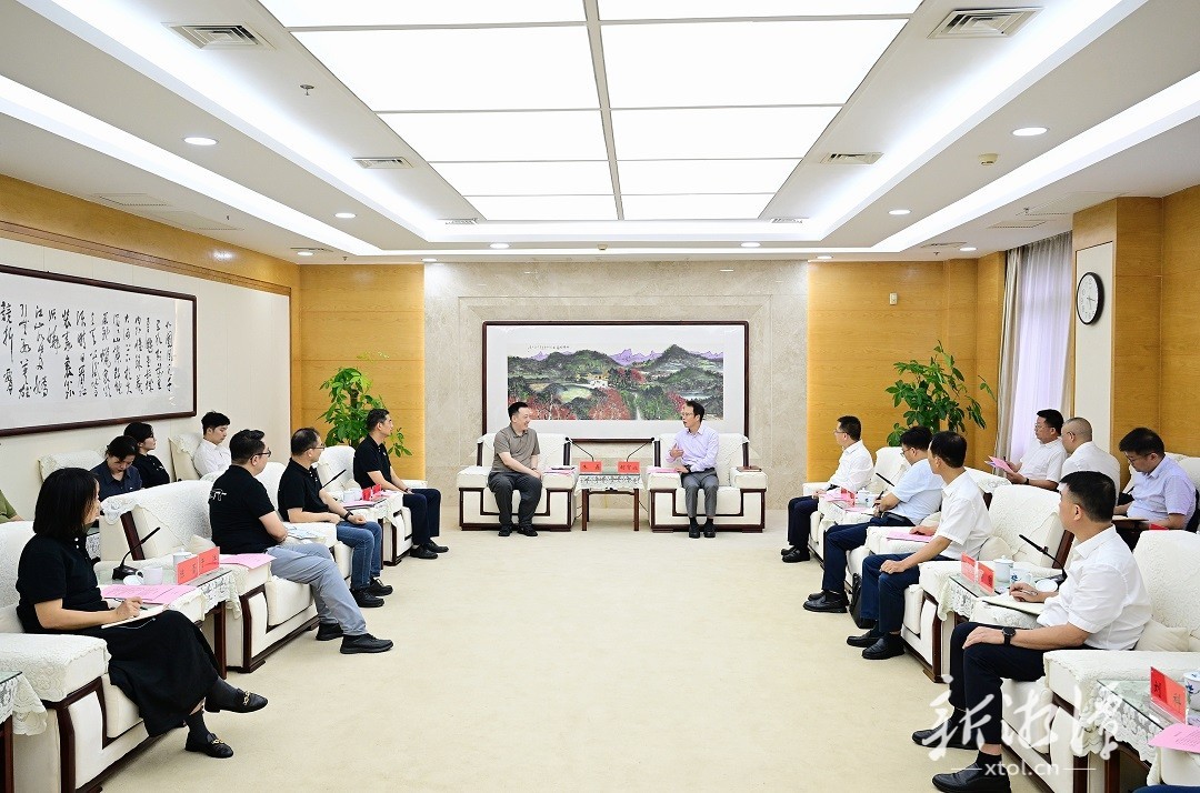 湘潭經開區新發展集團與白犀牛智達科技舉行智能物流車總部基地項目簽約儀式
