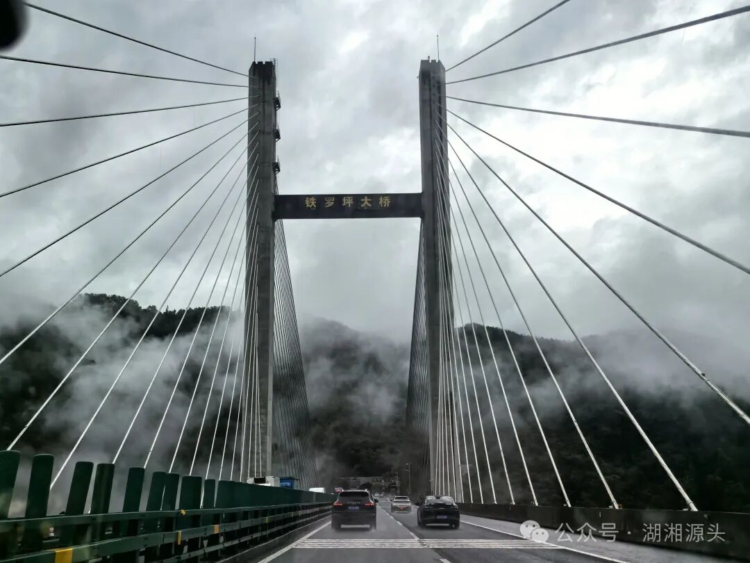 陳洪江：奔赴三峽大壩  仰望舉世無雙的世紀工程