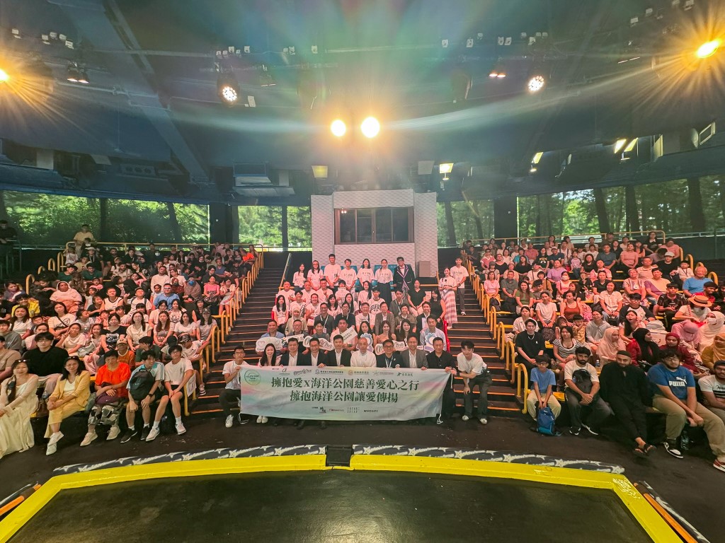 「擁抱愛x海洋公園慈善愛心之行」圓滿舉行 270名基層社群與義工暢遊樂園