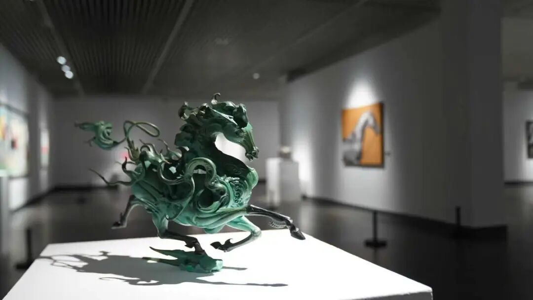 新疆美術館新展：中土千年馬文化在此交匯