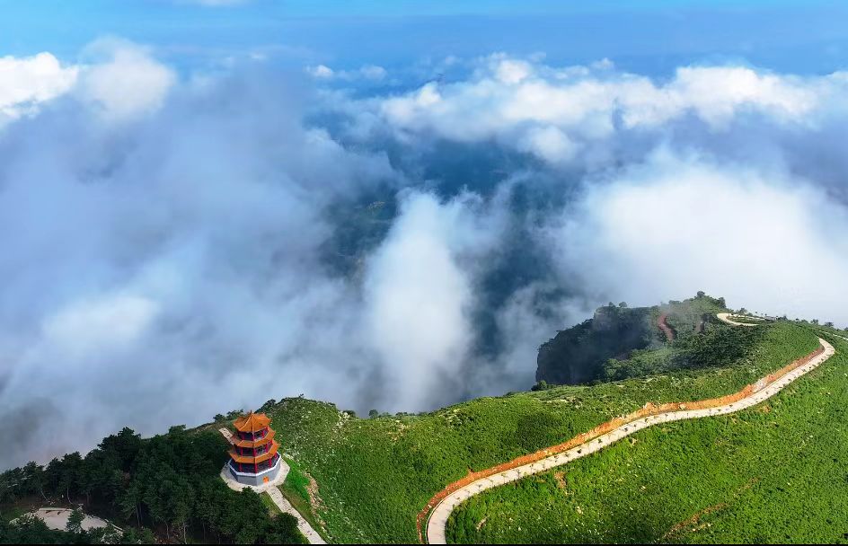 雲端之上