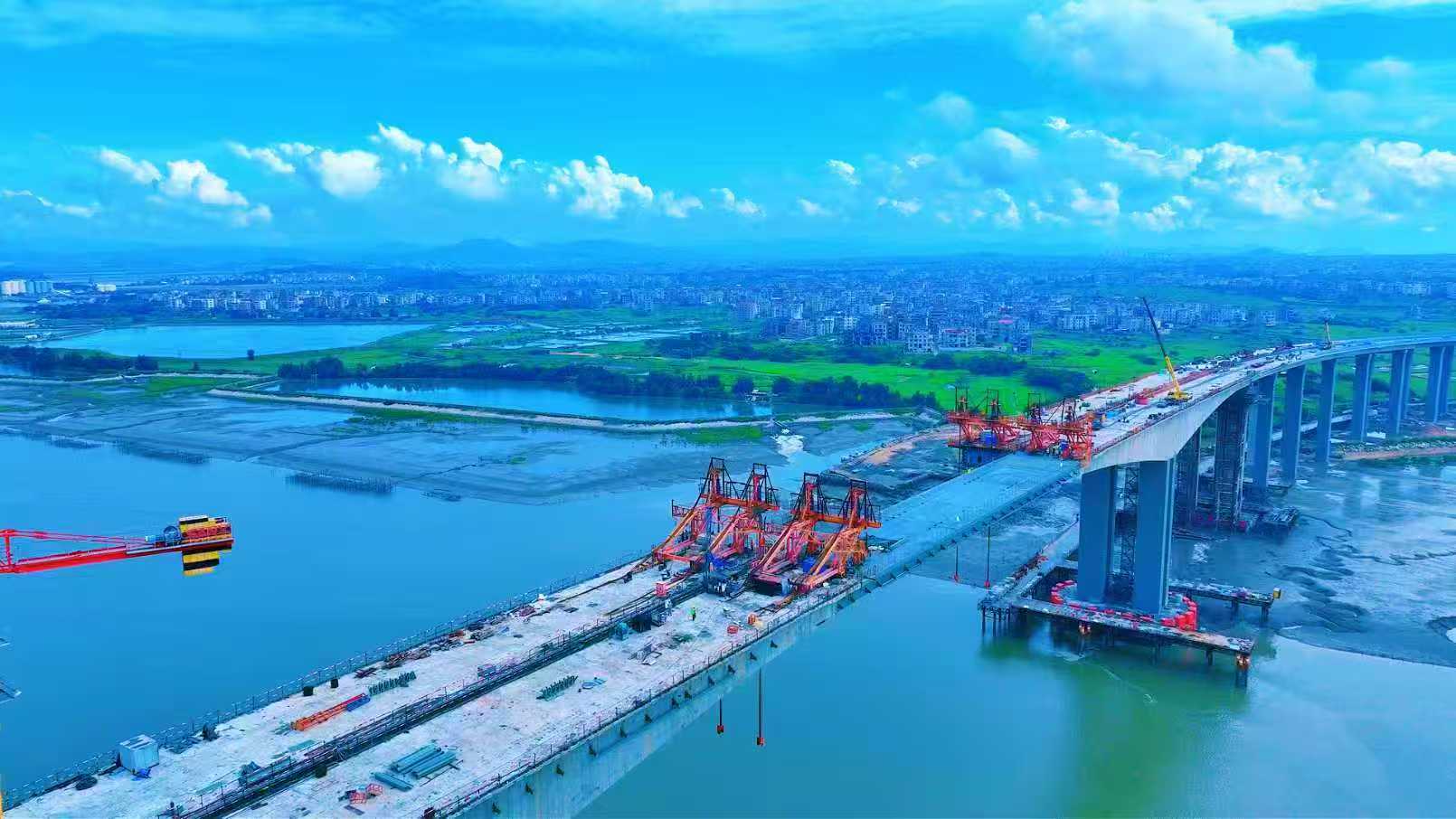 738噸「積木」海上精準拼接！在漢央企參建的這座跨海大橋合龍了