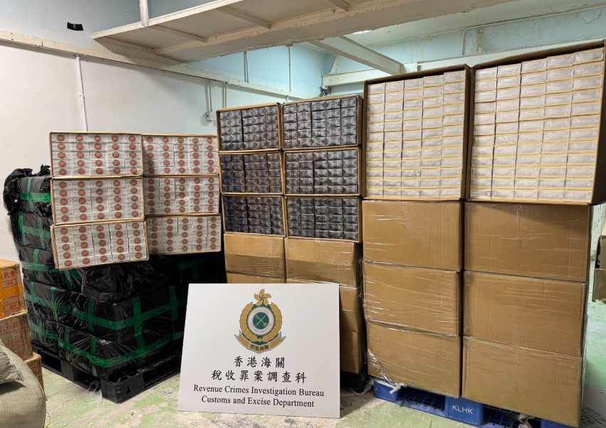 海關觀塘破兩個私煙倉 檢237萬支私煙 拘1內地漢