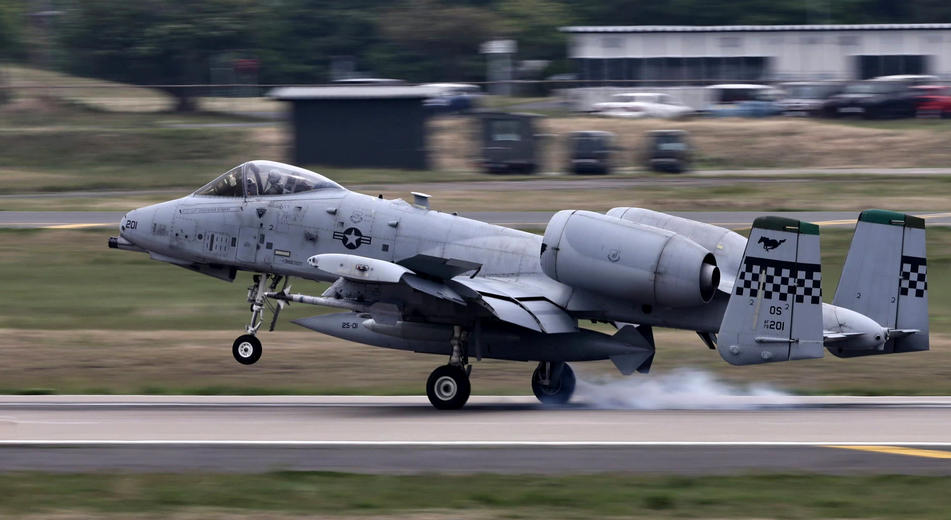 美媒：美軍一架A-10機翼斷裂、8架F-15受損
