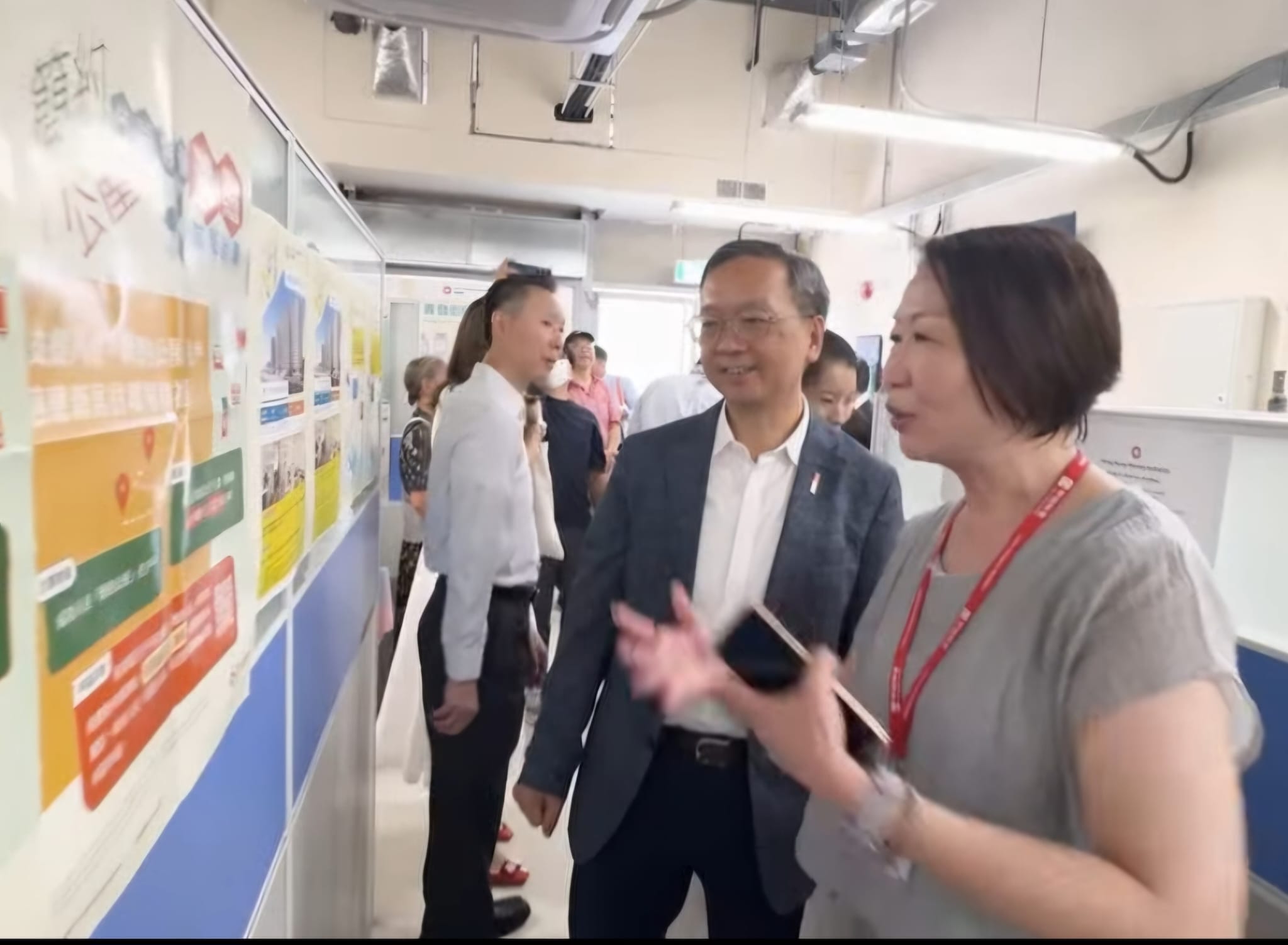 何永賢形容今年為簡約公屋豐收年 戴尚誠到青發街簡約公屋辦公室視察
