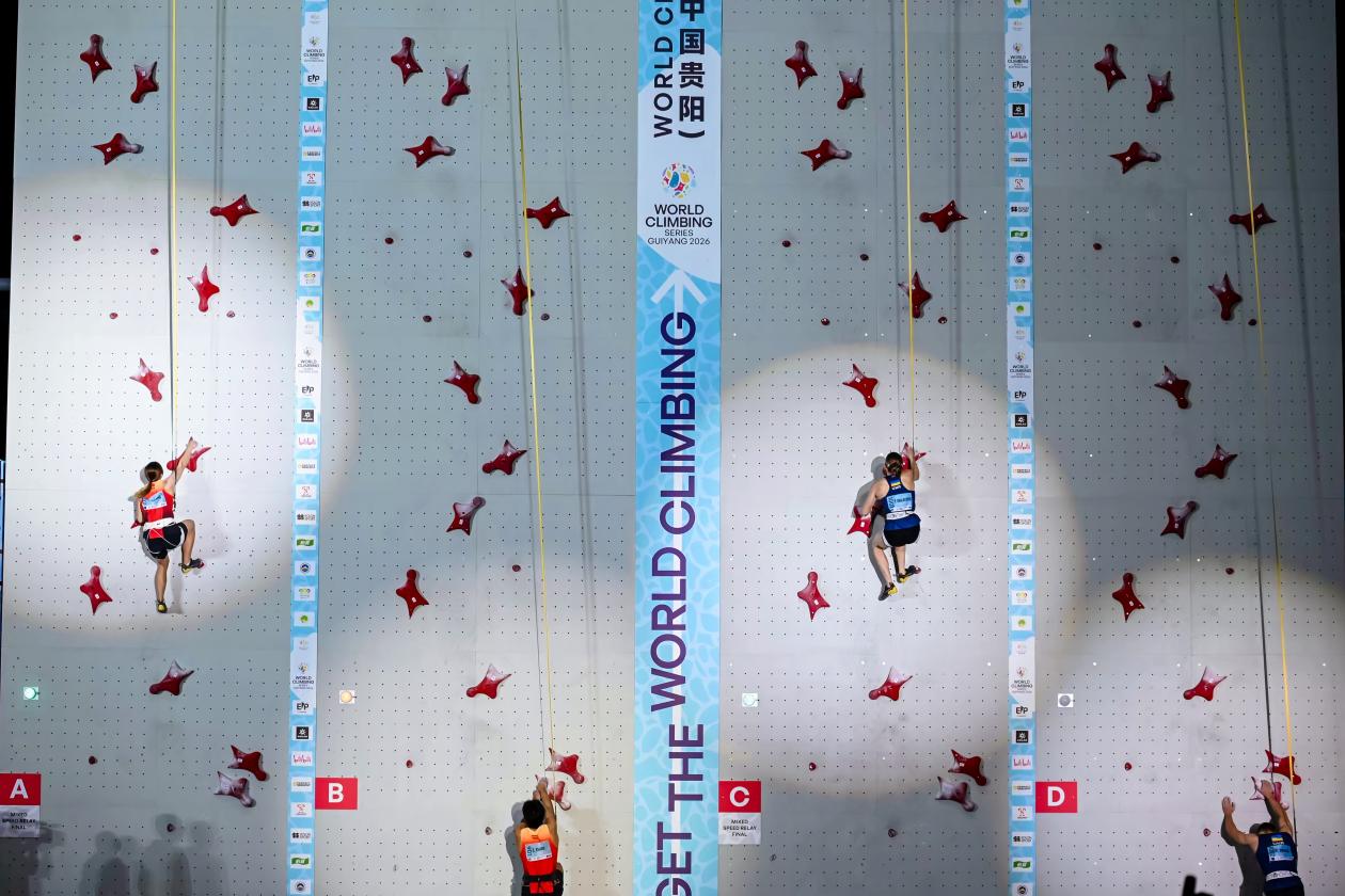 有片丨攀岩世界盃貴陽站混合速度接力決賽精彩上演 中國隊摘銀