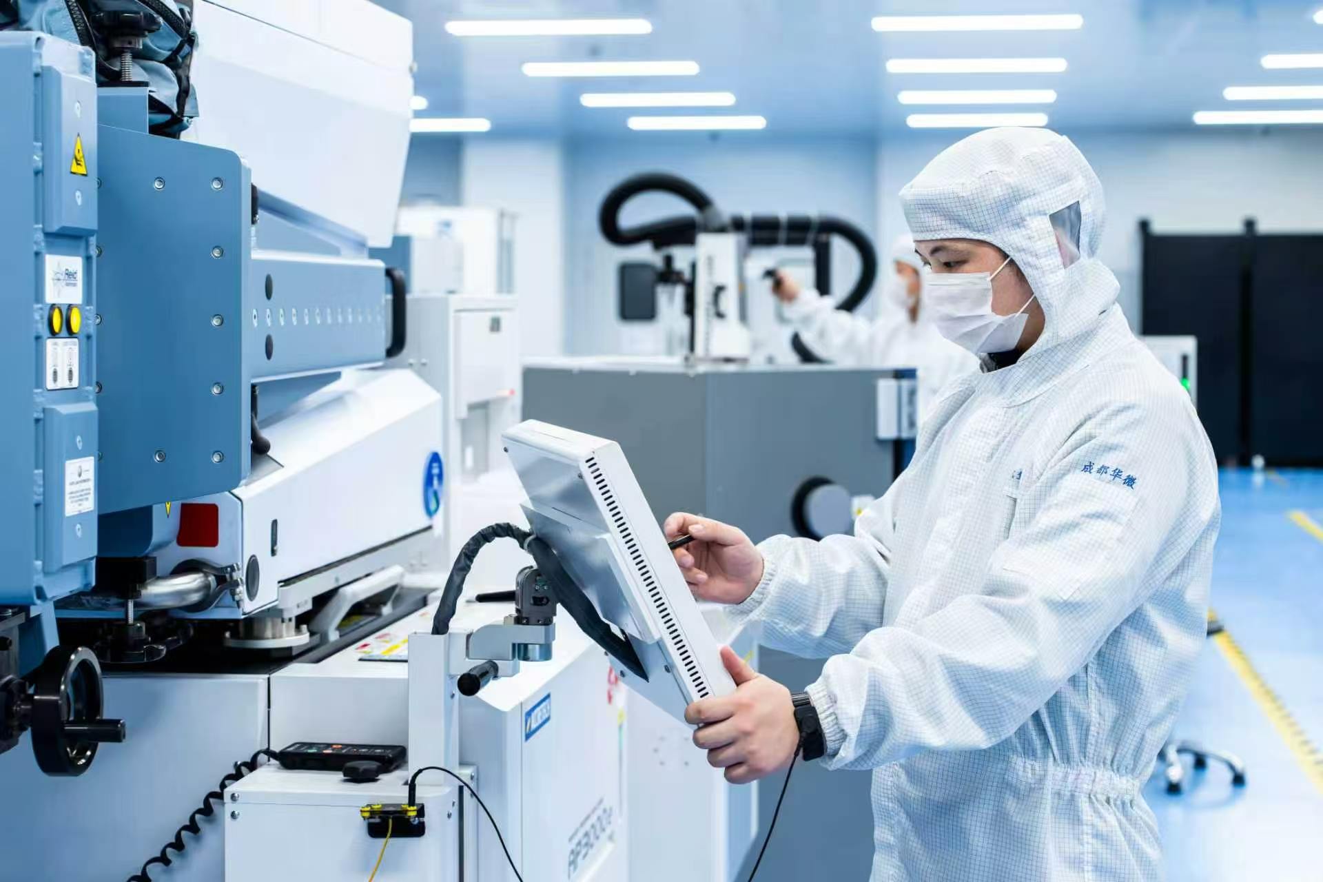 成都華微發布18位1.33MSPS高速高精度A/D轉換器晶片