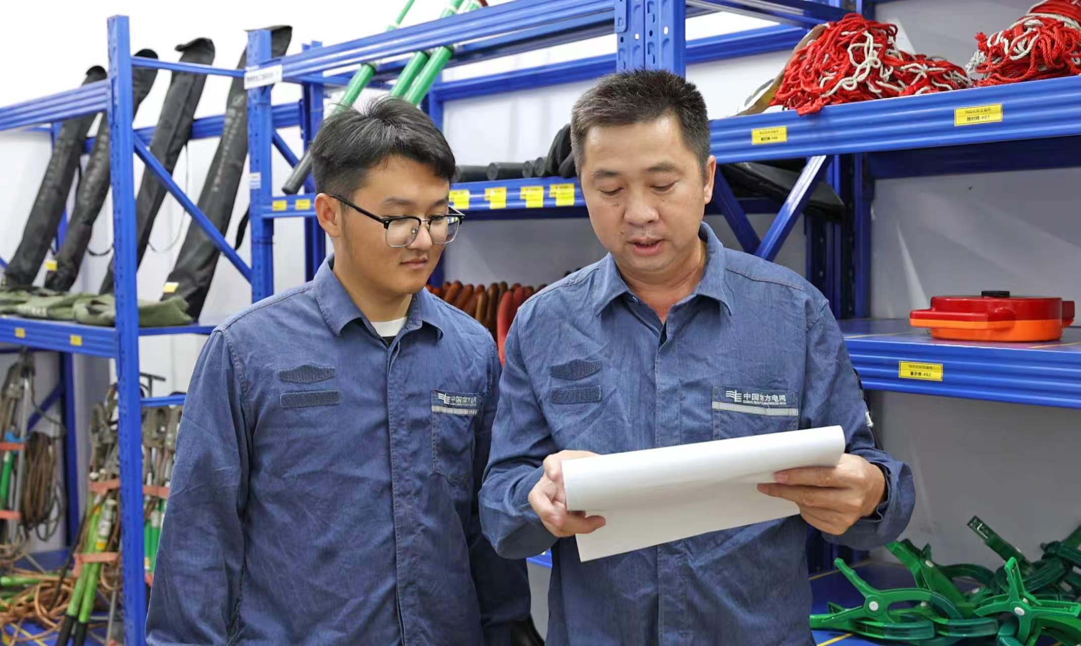 桂容縣供電公司常態化開展新員工拜師結對