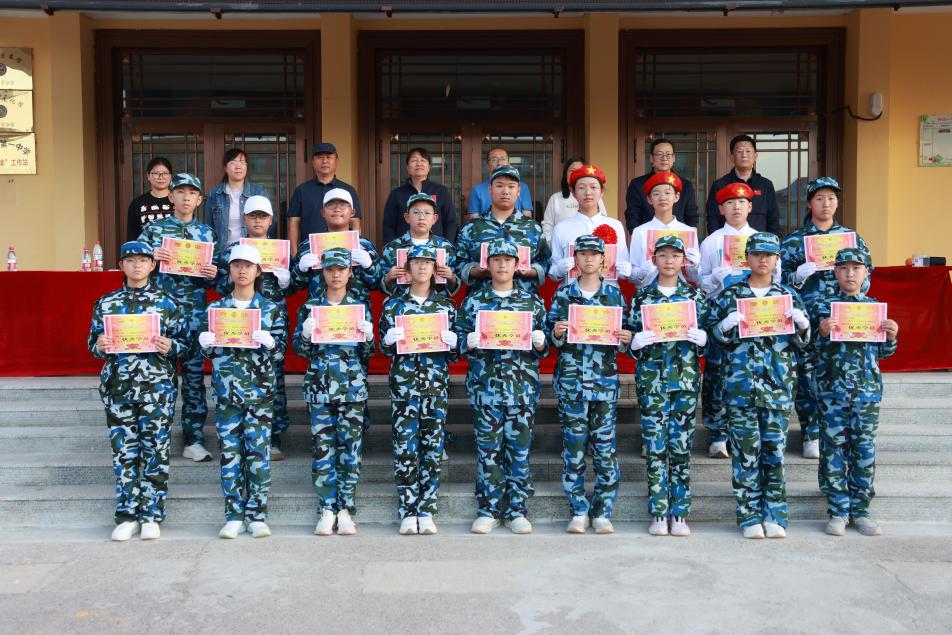 迷彩礪意志 整裝啟新程——呼瑪一中初一軍訓圓滿落幕