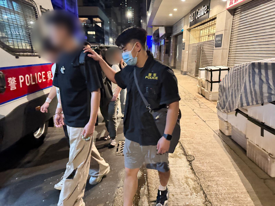 警方旺角搗破非法百家樂賭場 拘捕6名男女
