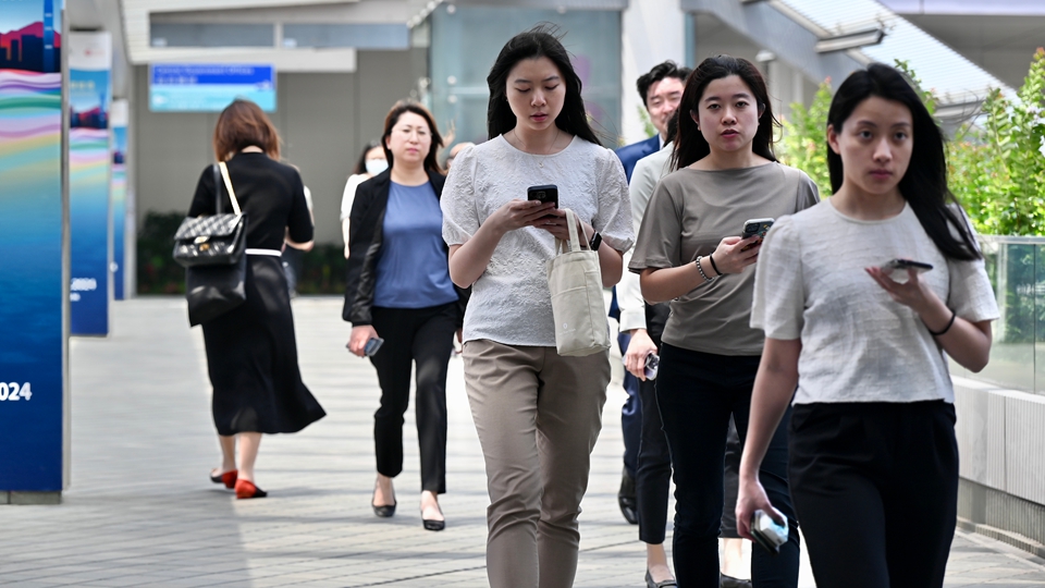 香港五年規劃｜嚴控公務員編制 推動公共行政數字智能化 加快政府推展人工智能項目