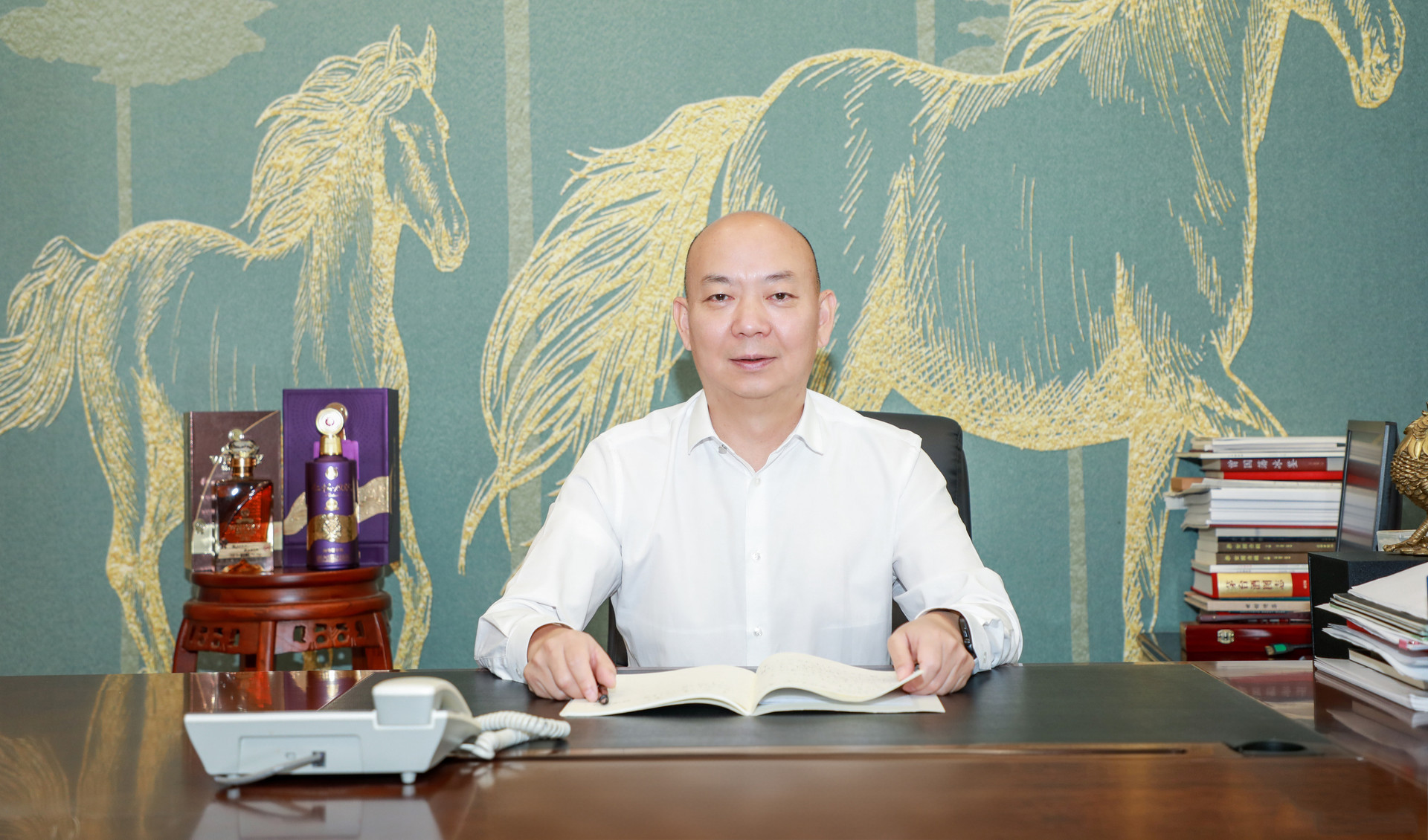 弘揚國粹醇香 借港揚帆出海—專訪貴州仁懷醬酒集團董事長李武