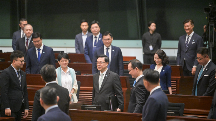 特首立會解答「一五」規劃和施政報告：加力搶AI人才、推AI全民教育
