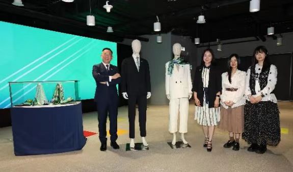 THEi高科院設計香港五年規劃襟章及施政報告絲巾領呔 青年視角新銳美學說好香港故事