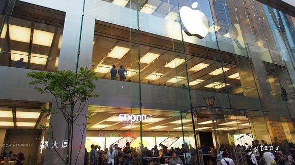 iPhone18 ProMax開售 市民凌晨等取機　即賣賺$2200