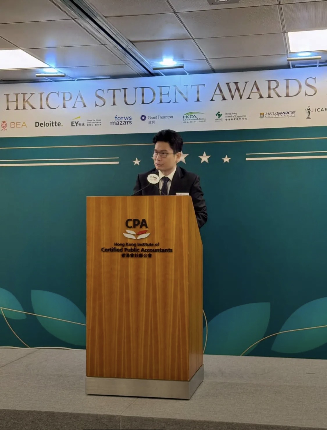 香港金融中心排名第三 陳浩濂勉會計青年接棒