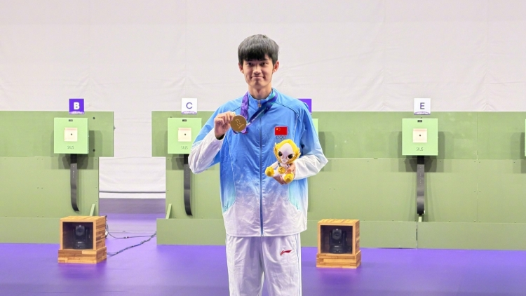 亞運會｜刷新亞洲紀錄！盛李豪衛冕男子10米氣步槍金牌