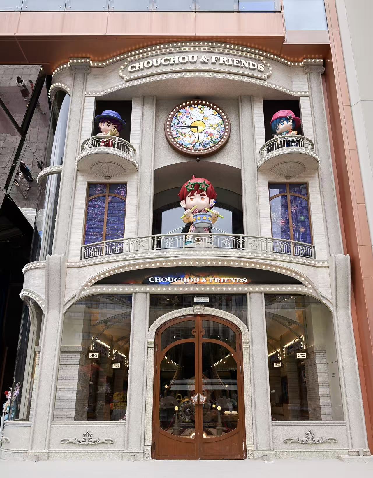 CHOUCHOU&FRIENDS全球旗艦店首店開幕：南京東路多了座多明星IP沉浸式潮流空間
