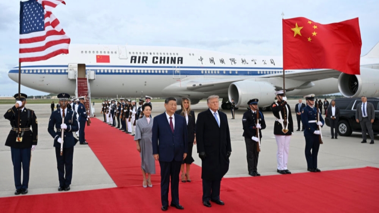 習近平抵達美國安德魯斯空軍基地發表書面講話
