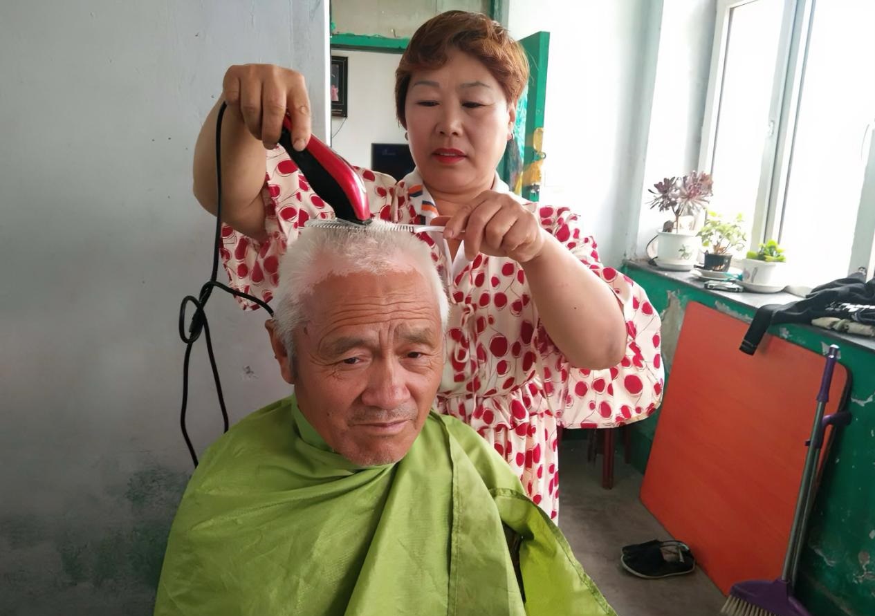 小小剪刀守初心 三十餘載暖鄉鄰 鐵西巾幗深耕基層點亮鄉村文明微光