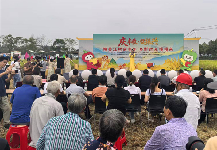 皖屯溪：「辣美江村」 「豐景」如畫
