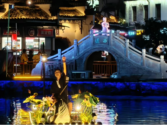 竹筏即是演出台湖水就是天然幕布 黟縣西遞之夜·中秋音樂會今晚拉帷