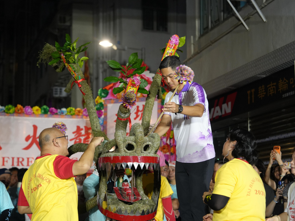 國安小火龍現身大坑 融入國家級非遺盛事