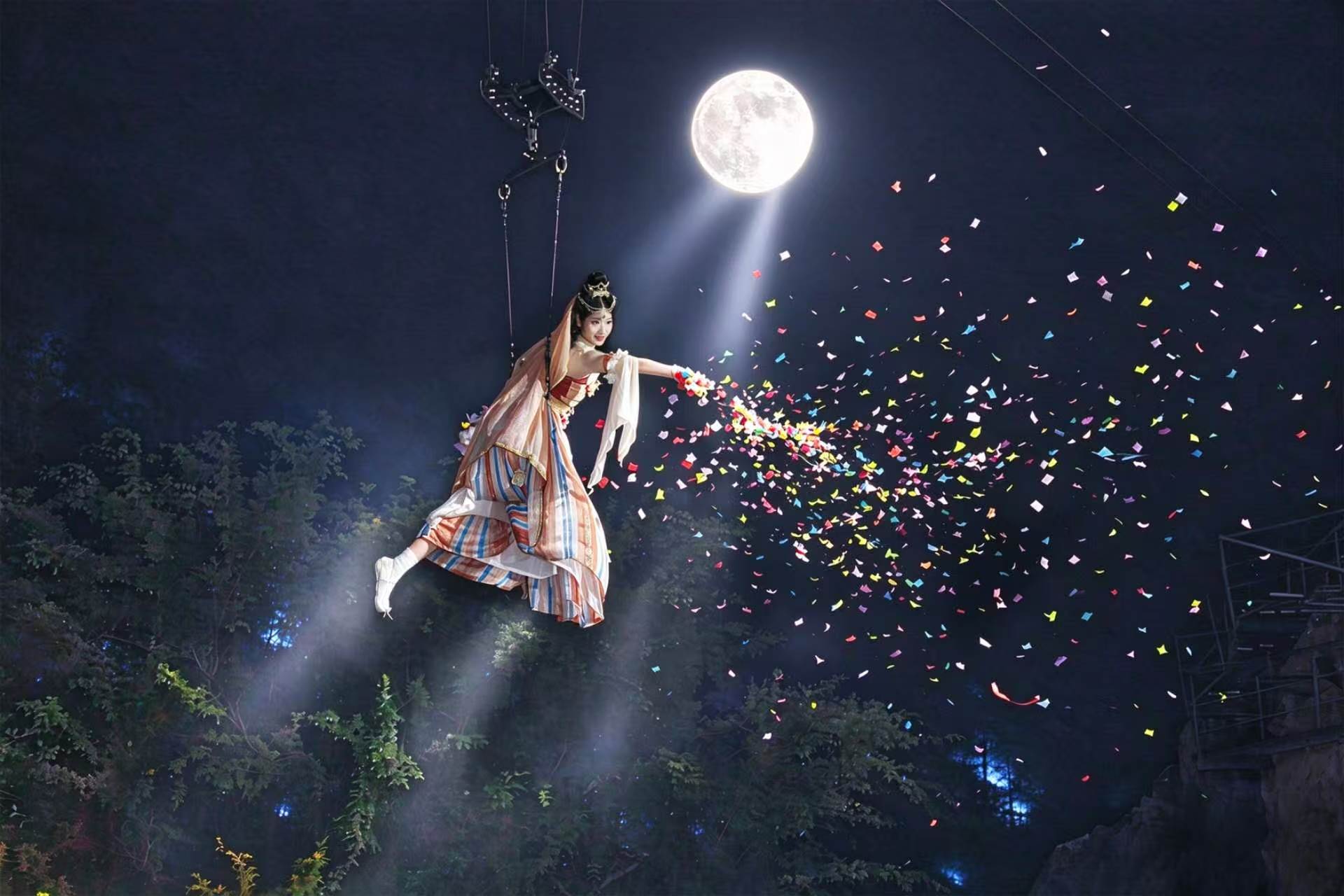 月滿奇幻谷 嫦娥踏月來——襄陽華僑城奇幻度假區中秋首日雙園同慶