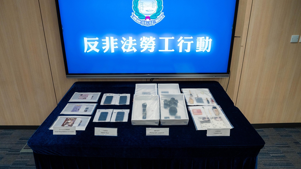 入境處打擊非法在港提供化妝、攝影及導遊服務 拘捕4名內地客